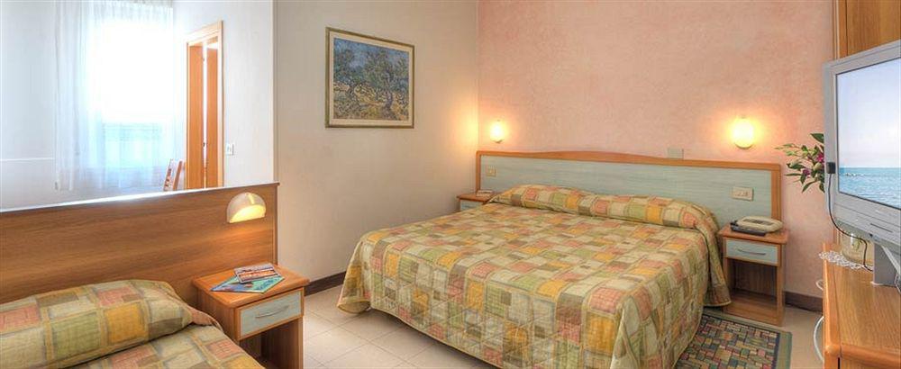 Hotel Giannino ปอร์โตเรกานาติ ภายนอก รูปภาพ