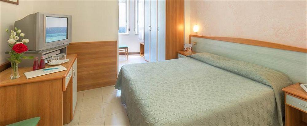 Hotel Giannino ปอร์โตเรกานาติ ภายนอก รูปภาพ