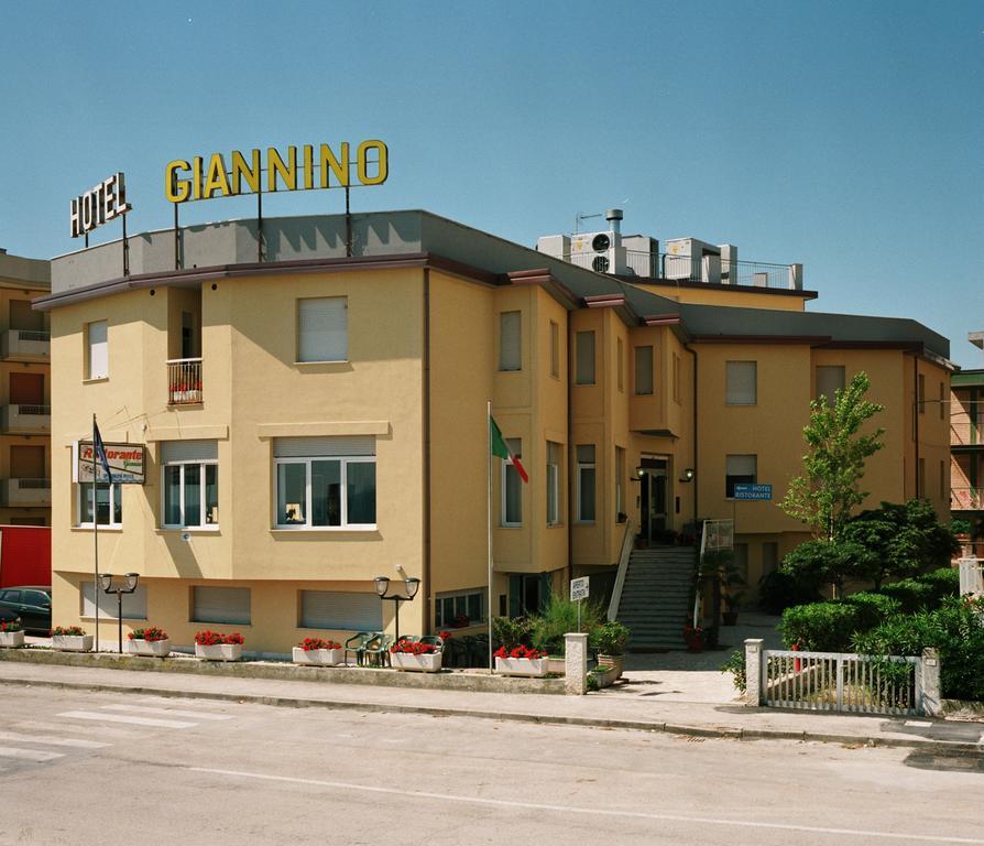 Hotel Giannino ปอร์โตเรกานาติ ภายนอก รูปภาพ