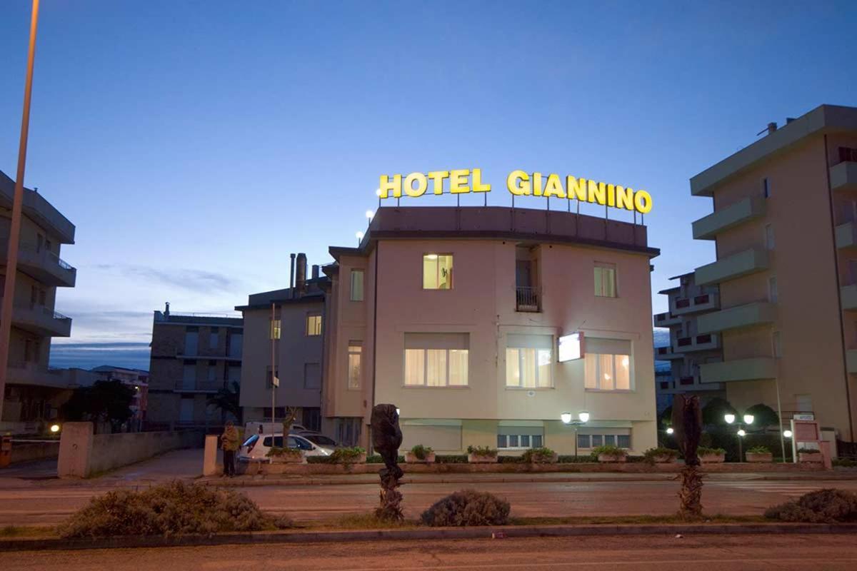 Hotel Giannino ปอร์โตเรกานาติ ภายนอก รูปภาพ